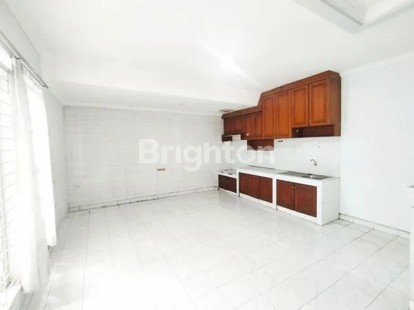 image RUMAH LUAS DAN CANTIK 2 LANTAI DI KOTA WISATA CIBUBUR (3)