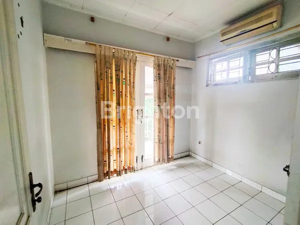 image RUMAH LUAS DAN CANTIK 2 LANTAI DI KOTA WISATA CIBUBUR (8)