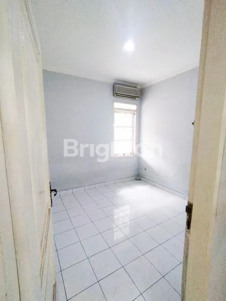 image RUMAH LUAS DAN CANTIK 2 LANTAI DI KOTA WISATA CIBUBUR (4)