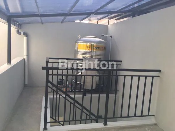 image RUMAH BAGUS 2 LANTAI SIAP HUNI, READY 2 UNIT, DUKUH KUPANG UTARA (6)