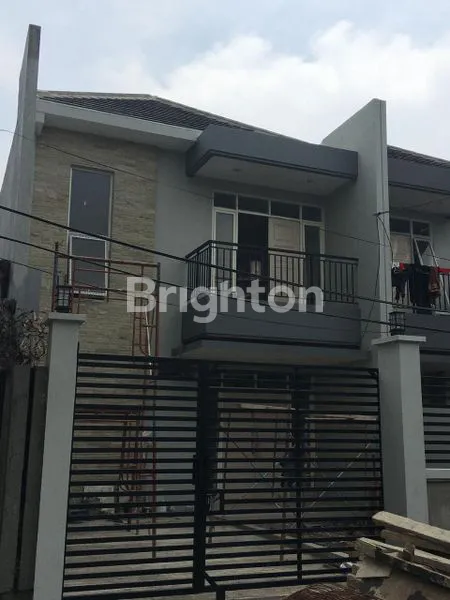 image RUMAH BAGUS 2 LANTAI SIAP HUNI, READY 2 UNIT, DUKUH KUPANG UTARA (2)