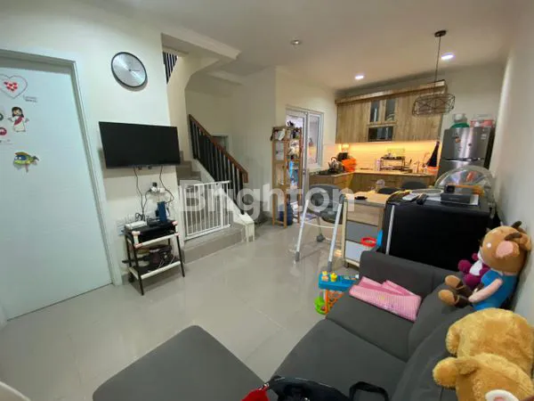 image RUMAH CANTIK DEPAN DANAU CLUSTER VERDI KAWASAN SYMPHONIA SUMMARECON SERPONG (3)