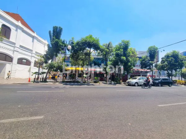 image GEDUNG JL. TUNJUNGAN PUSAT KOTA LOKASI SANGAT STRATEGIS DEKAT BASUKI RAHMAT, EMBONG MALANG, PANGLIMA SUDIRMAN PUSAT BISNIS DAN KOMERSIAL. (1)