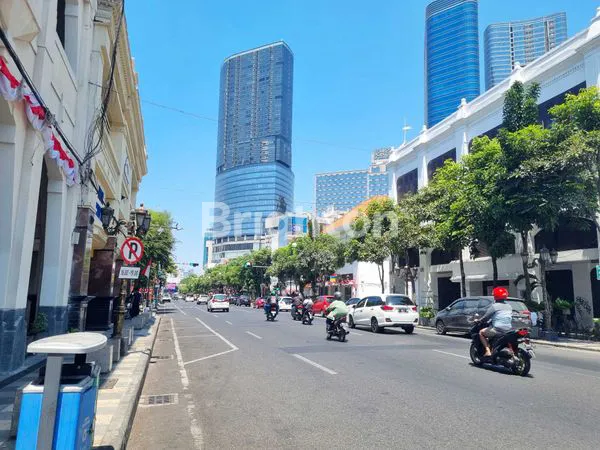 image GEDUNG JL. TUNJUNGAN PUSAT KOTA LOKASI SANGAT STRATEGIS DEKAT BASUKI RAHMAT, EMBONG MALANG, PANGLIMA SUDIRMAN PUSAT BISNIS DAN KOMERSIAL. (4)