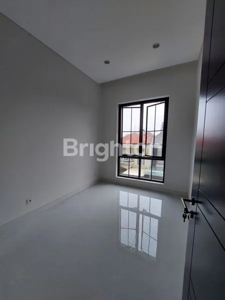 image GRAHA FAMILI BARU GRESS LUXURY AMERICAN STYLE SIAP HUNI (6)