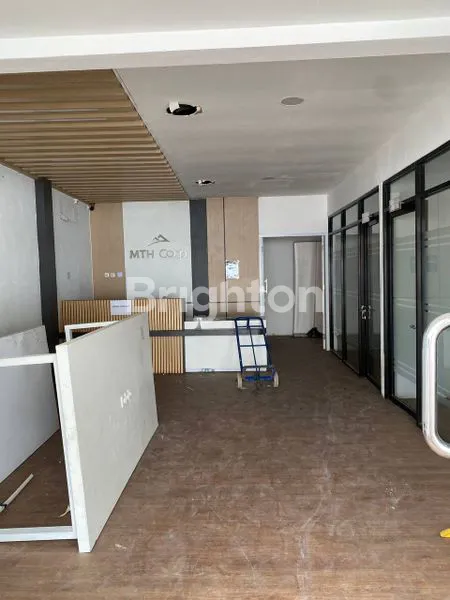 image GUDANG SIAP PAKAI RAYA MASTRIP KARANGPILANG BISA AKSES KENDARAAN BESAR (5)