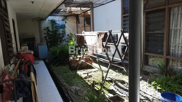 image RUMAH SECOND TERAWAT SURABAYA SELATAN DEKAT UBAYA TENGGILIS (6)