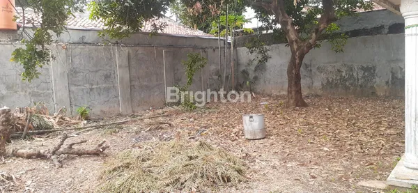 image RUMAH LOKASI STRATEGIS DENGAN HALAMAN LUAS DAN BEBAS BANJIR DI ULUJAMI PESANGGRAHAN (7)