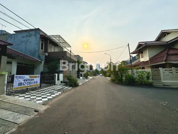 image RUMAH TUA HITUNG TANAH DI PURI INDAH (2)