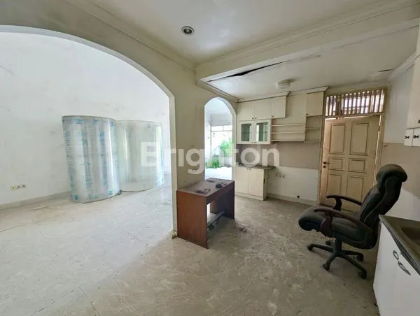 image RUMAH TUA HITUNG TANAH DI PURI INDAH (4)