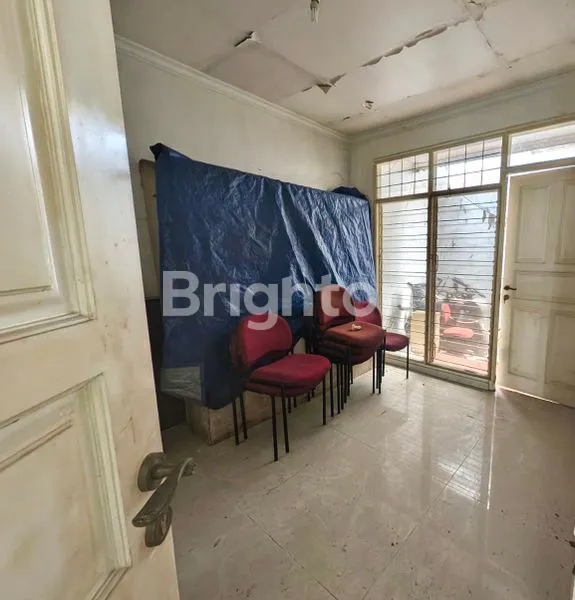 image RUMAH TUA HITUNG TANAH DI PURI INDAH (5)