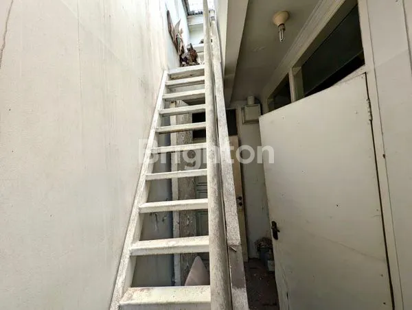 image RUMAH TUA HITUNG TANAH DI PURI INDAH (8)