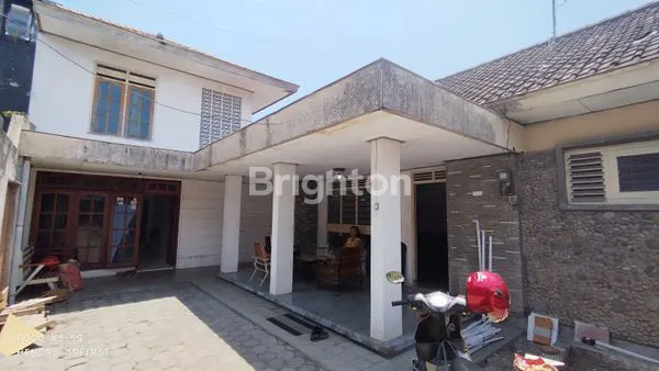 RUMAH KAMPUNG NYAMAN DAN ASRI, MASIH ADA BALKON LT 2 NYA DI TULUNGAGUNG