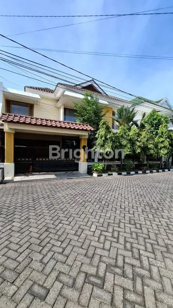 image RUMAH MEWAH 2 LANTAI DI MANYAR KERTOADI, SIAP HUNI, 5 KT (1)