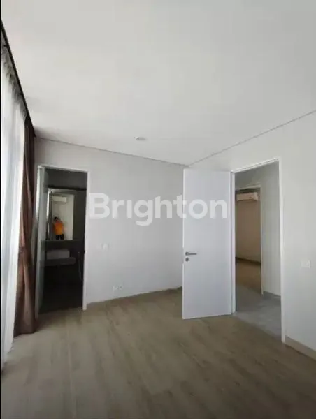 image RUMAH EKSKLUSIF DI GREENWICH BSD TANGERANG (6)