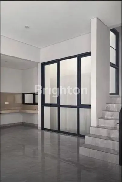 image RUMAH EKSKLUSIF DI GREENWICH BSD TANGERANG (3)