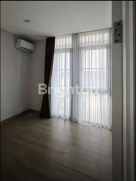 image RUMAH EKSKLUSIF DI GREENWICH BSD TANGERANG (7)