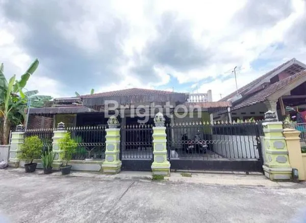 RUMAH USAHA KLATEN, SELANGKAH RS MITRA HUSADA, PKU PEDAN, DIKELILINGI KANTOR BANK
