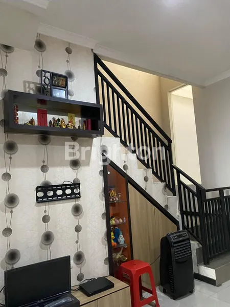 image RUMAH STRATEGIS, DEKAT SEKALI DENGAN MERR, RUNGKUT DAN NYAMAN, SIAP HUNI (4)