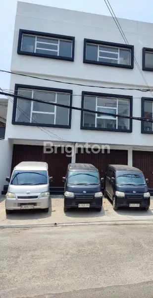 image RUKO STRATEGIS 3,5 LANTAI BANGUNAN BARU DI TAMAN RATU JAKARTA BARAT (1)