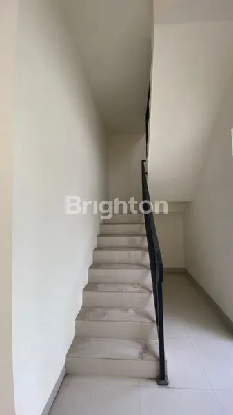 image RUMAH MEWAH 2LANTAI DALAM KOTA (7)