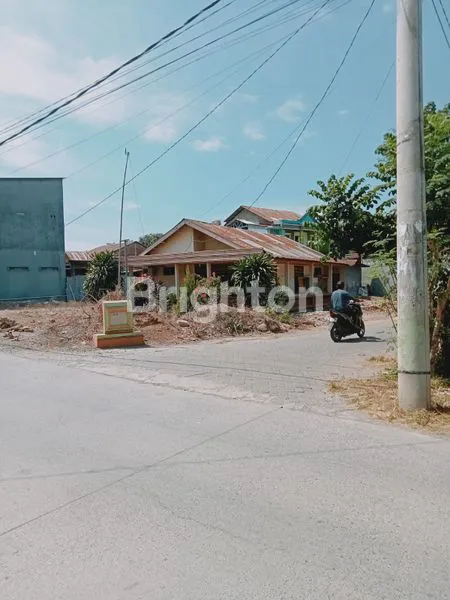 image RUMAH BESERTA TANAH LOKASI STRATEGIS  POSISI HOOK (3)