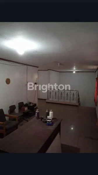 image JUAL RUMAH O JALAN RAYA DUKUH KUPANG BARAT (2)