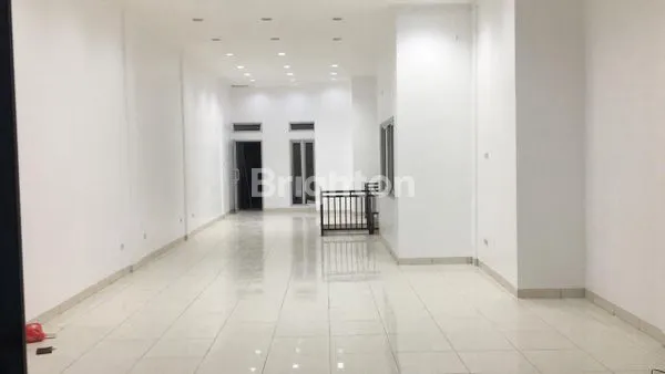 image RUKO/TEMPAT USAHA DAERAH TANJUNG PRIOK, JAKARTA UTARA. COCOK UNTUK DI SEWAKAN, BANGUNAN TERBAGI MENJADI 4 RUANGAN.  (3)
