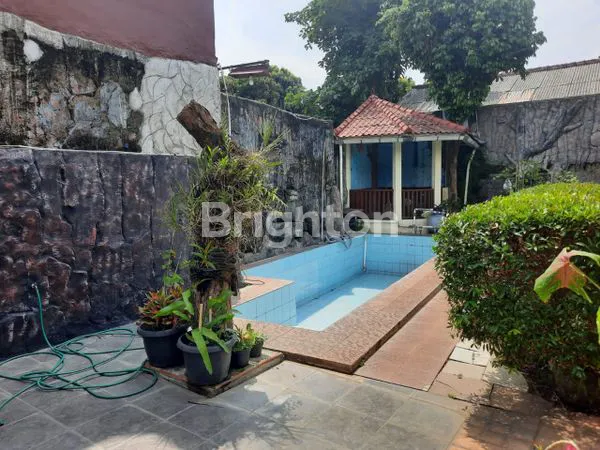image RUMAH DENGAN TANAH LUAS DI CONDET JAKARTA TIMUR PINGGIR JALAN STRATEGIS COCOK UNTUK HUNIAN DAN PENGEMBANGAN BISNIS (3)