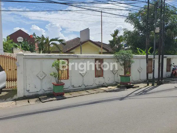 image RUMAH DENGAN TANAH LUAS DI CONDET JAKARTA TIMUR PINGGIR JALAN STRATEGIS COCOK UNTUK HUNIAN DAN PENGEMBANGAN BISNIS (8)