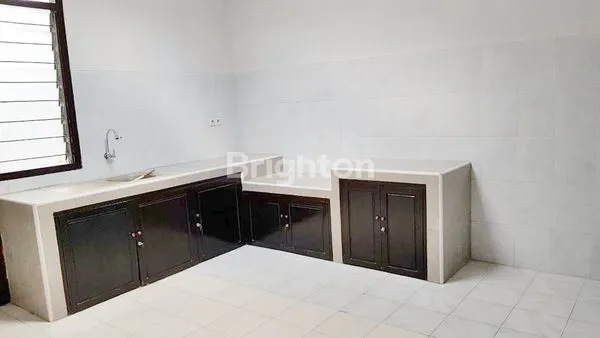 image RUMAH MEWAH 168M² SIAP HUNI DI PUSAT KOTA KEDIRI, 2KT 2KM (3)