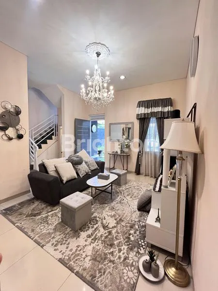 image DIJUAL RUMAH CANTIK 2 LANTAI FULL FURNISH GRAND SHARON, BANDUNG (3)