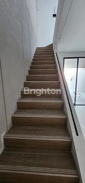 image MANYAR SPESIAL ROW 4 MOBIL!!! DESAIN MODERN, TATA RUANG LEGA. DEKAT GALAXY, PETRA, UNAIR, DAN ITS.  (7)