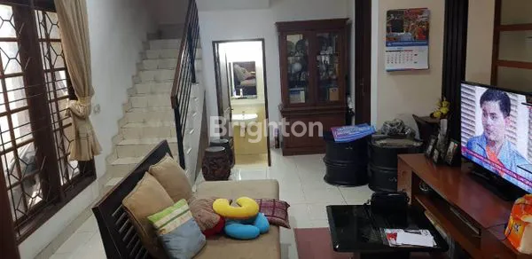 image RUMAH SIAP HUNI DI CLUSTER VERSAILLES RESIDENCE SERPONG (3)