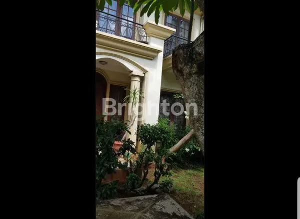 image RUMAH SIAP HUNI DI CLUSTER VERSAILLES RESIDENCE SERPONG (2)