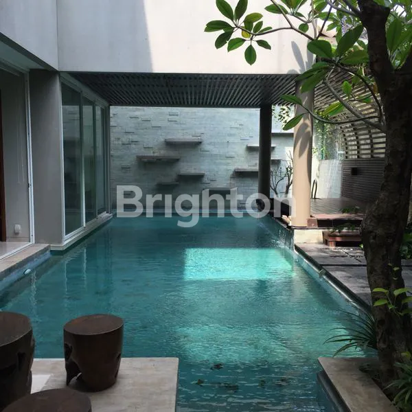image RUMAH SUPER MEWAH DENGAN KOLAM RENANG AIR HANGAT DI LIPPO KARAWACI, TANGERANG (1)