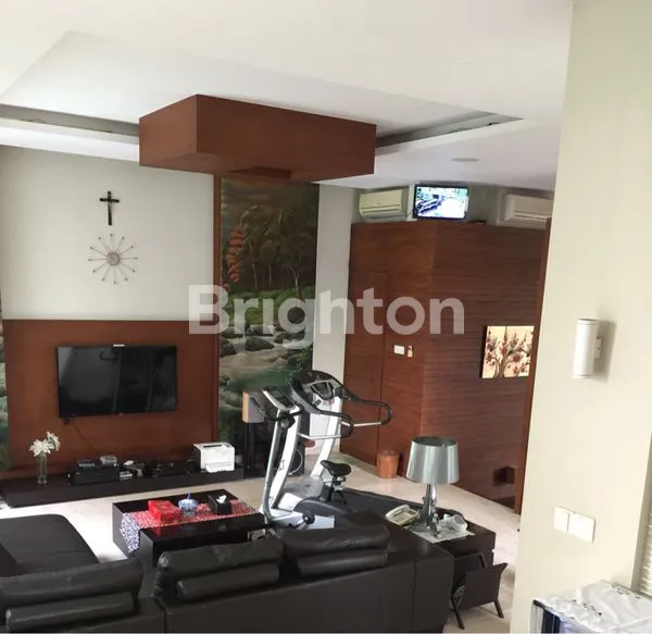 image RUMAH SUPER MEWAH DENGAN KOLAM RENANG AIR HANGAT DI LIPPO KARAWACI, TANGERANG (4)