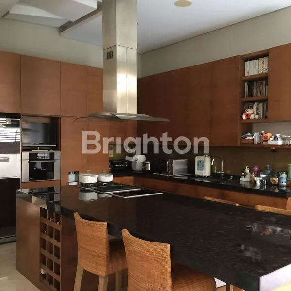 image RUMAH SUPER MEWAH DENGAN KOLAM RENANG AIR HANGAT DI LIPPO KARAWACI, TANGERANG (5)