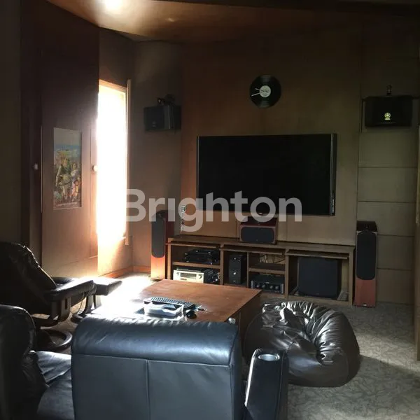 image RUMAH SUPER MEWAH DENGAN KOLAM RENANG AIR HANGAT DI LIPPO KARAWACI, TANGERANG (6)