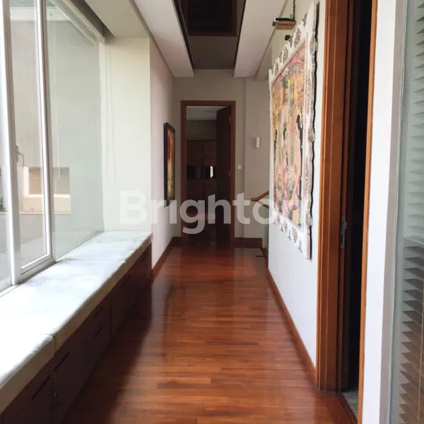 image RUMAH SUPER MEWAH DENGAN KOLAM RENANG AIR HANGAT DI LIPPO KARAWACI, TANGERANG (8)