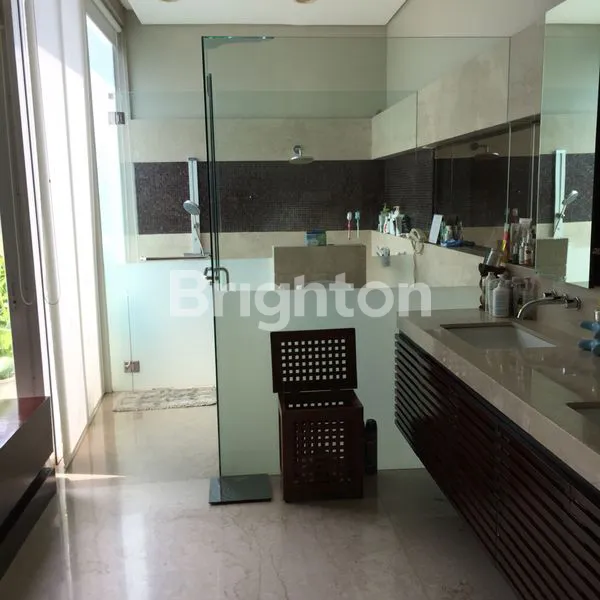 image RUMAH SUPER MEWAH DENGAN KOLAM RENANG AIR HANGAT DI LIPPO KARAWACI, TANGERANG (12)