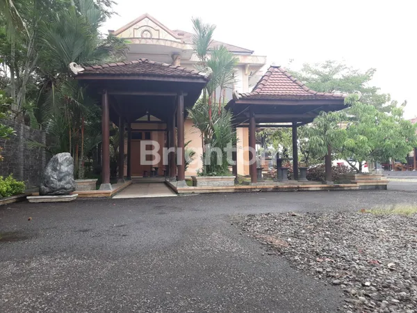 image KOMPLEK LUAS BANGUNAN SERBAGUNA DI JALAN PROVINSI YOGYA (3)