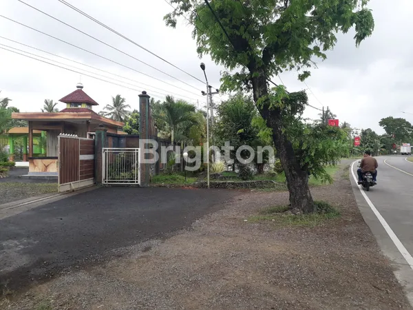 image KOMPLEK LUAS BANGUNAN SERBAGUNA DI JALAN PROVINSI YOGYA (5)