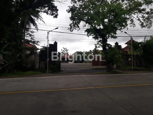 image KOMPLEK LUAS BANGUNAN SERBAGUNA DI JALAN PROVINSI YOGYA (6)