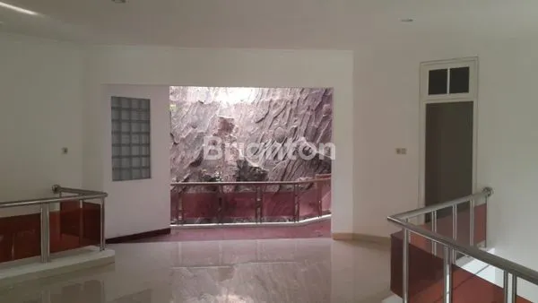 image RUMAH DI HOEK GREEN GARDEN JAKARTA BARAT (3)