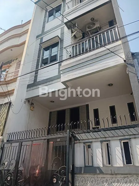 image RUMAH 4 LANTAI DI PADEMANGAN (1)