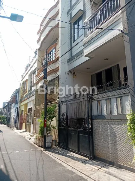 image RUMAH 4 LANTAI DI PADEMANGAN (2)