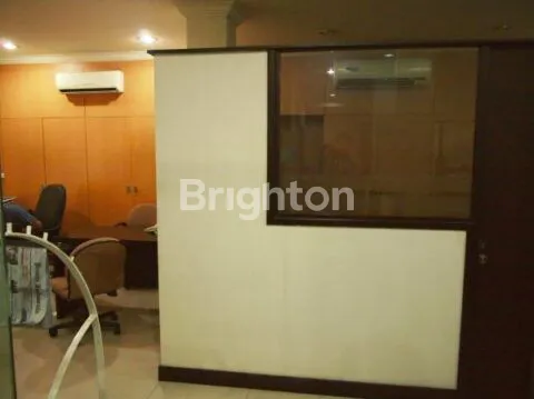 image GEDUNG 2 LANTAI SIAP PAKAI DI PETERONGAN SEMARANG SELATAN. FULL FURNISHED BISA UNTUK KANTOR, CAFE, RESTORAN DLL (3)