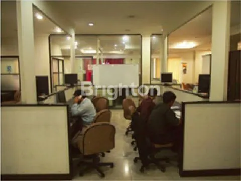 image GEDUNG 2 LANTAI SIAP PAKAI DI PETERONGAN SEMARANG SELATAN. FULL FURNISHED BISA UNTUK KANTOR, CAFE, RESTORAN DLL (2)