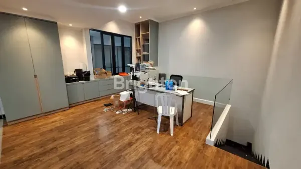 image RUNGKUT MEWAH TERAWAT LOKASI NYAMAN LINGKUNGAN ASRI DEKAT MERR (2)